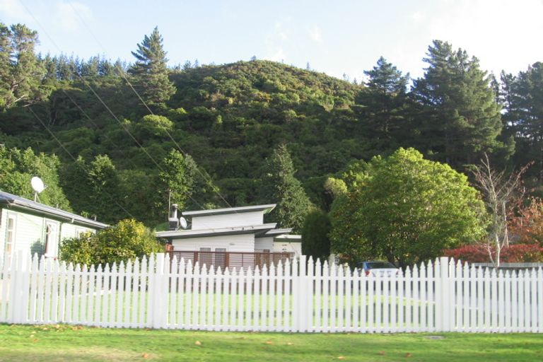 Photo of property in 114 Hine Road, Wainuiomata, Lower Hutt, 5014