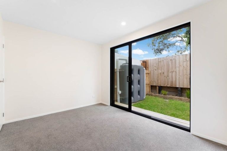 Photo of property in 6/10 Orchid Place, Te Atatu South, Auckland, 0610