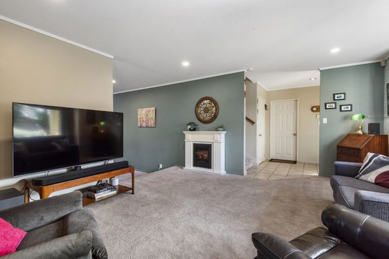 Photo of property in 1/31 Taroka Close, Pinehill, Auckland, 0632