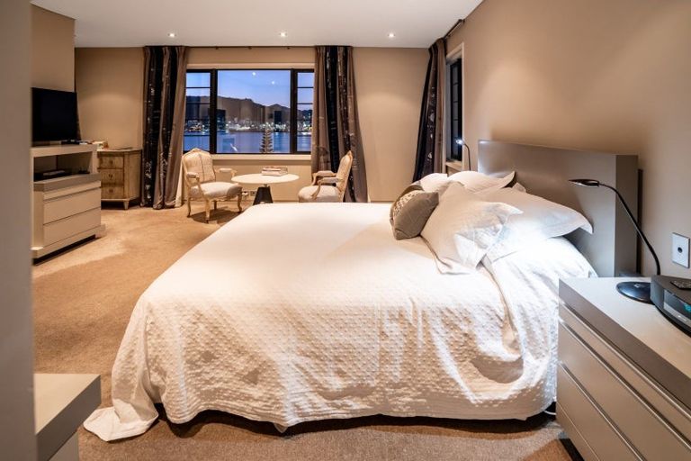 Photo of property in Broadwater Apartments, 214 Oriental Parade, Oriental Bay, Wellington, 6011