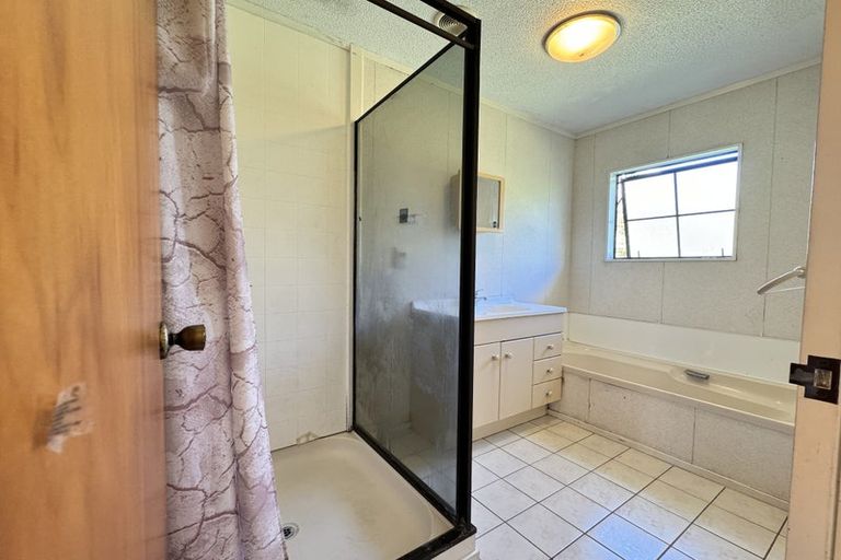 Photo of property in 18 Sunward Rise, Glenfield, Auckland, 0629