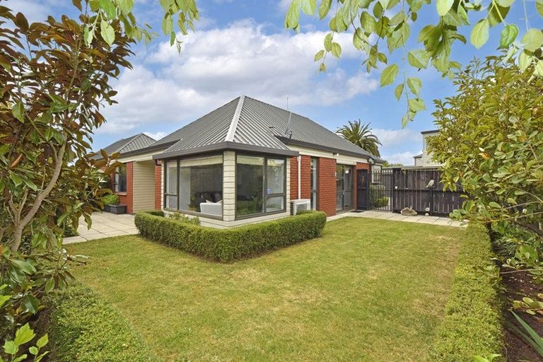 Photo of property in 2/6 Gatonby Place, Avonhead, Christchurch, 8042