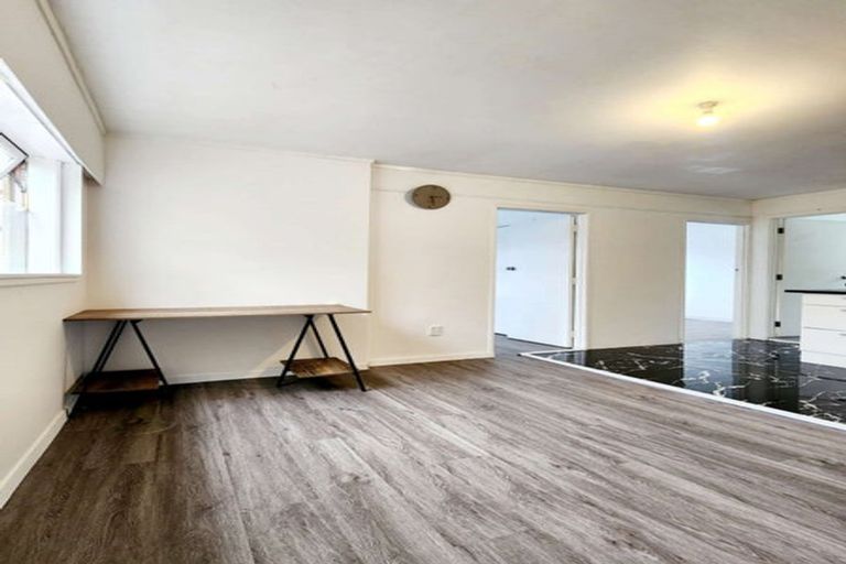 Photo of property in 1/63 Girrahween Drive, Totara Vale, Auckland, 0629