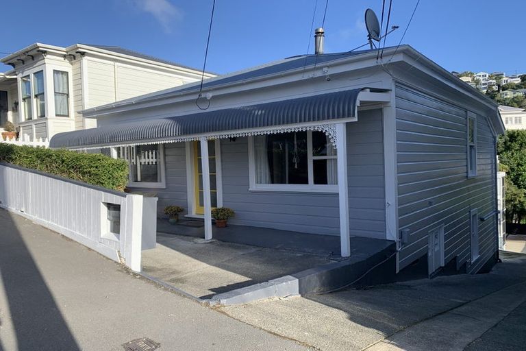 Photo of property in 26 Tanera Crescent, Brooklyn, Wellington, 6021