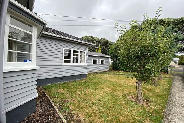 Photo of property in 15 Saint Ronans Avenue, Waterloo, Lower Hutt, 5011