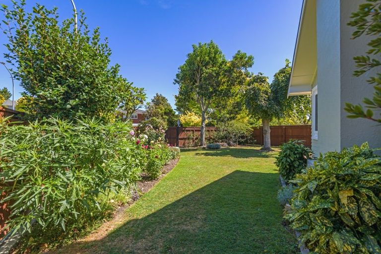 Photo of property in 1 Athlone Place, Hokowhitu, Palmerston North, 4410