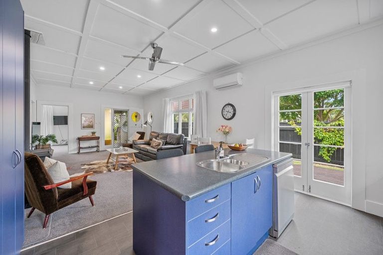 Photo of property in 128 Vigor Brown Street, Napier South, Napier, 4110