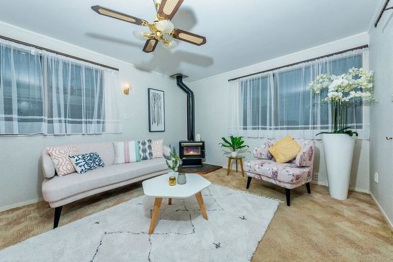 Photo of property in 27 Hassan Drive, Massey, Auckland, 0614