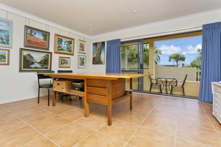 Photo of property in 1a Lake Road, Northcote, Auckland, 0627