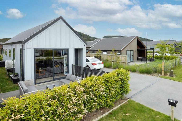 Photo of property in 16 Mount Burke Street, Wanaka, 9305