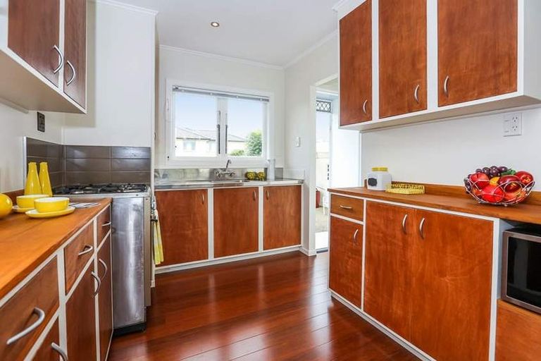 Photo of property in 14 Mackenzie Street, Te Atatu South, Auckland, 0610