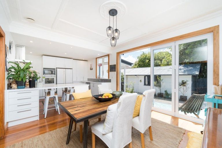 Photo of property in 105b Pahiatua Street, Hokowhitu, Palmerston North, 4410