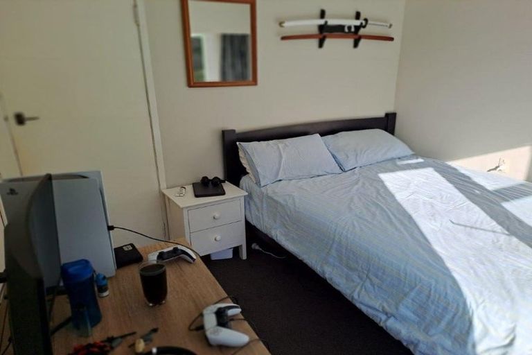 Photo of property in 102 Glanmire Road, Newlands, Wellington, 6037