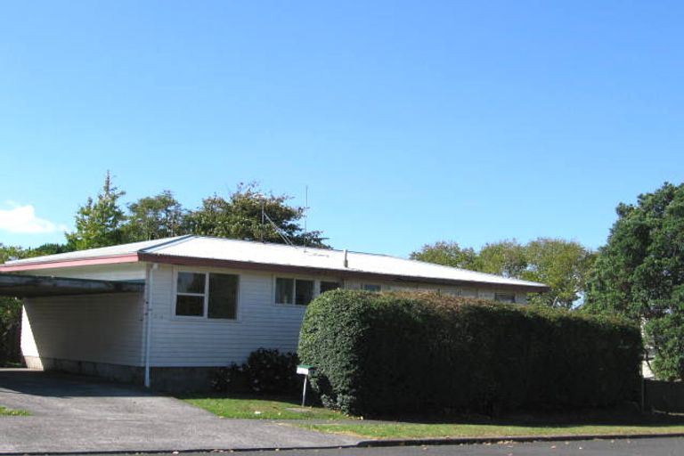 Photo of property in 2 Cutler Street, New Lynn, Auckland, 0600