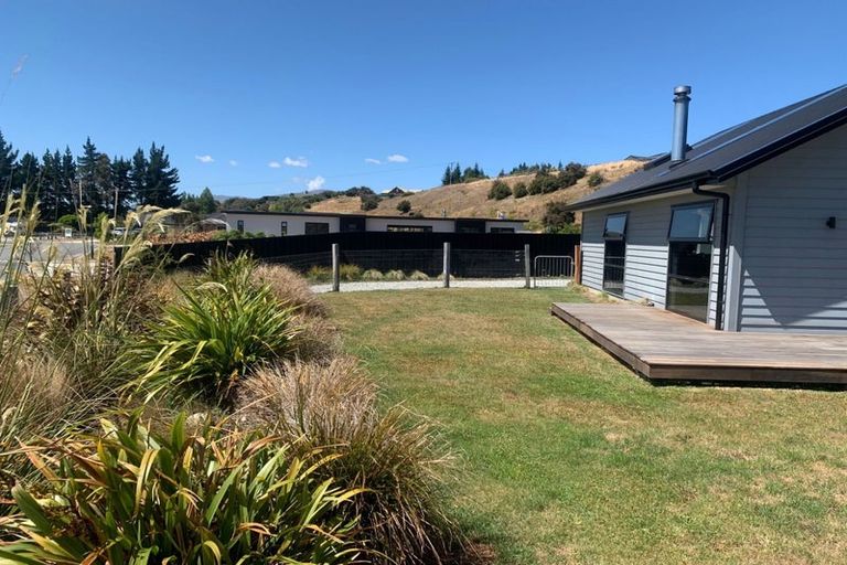 Photo of property in 39 Kingfisher Crescent, Albert Town, Wanaka, 9305