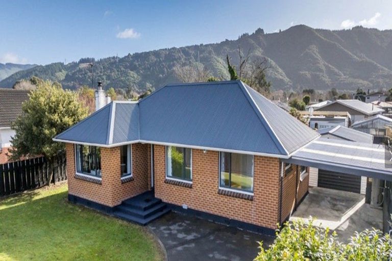 Photo of property in 63 Kashmir Avenue, Clouston Park, Upper Hutt, 5018