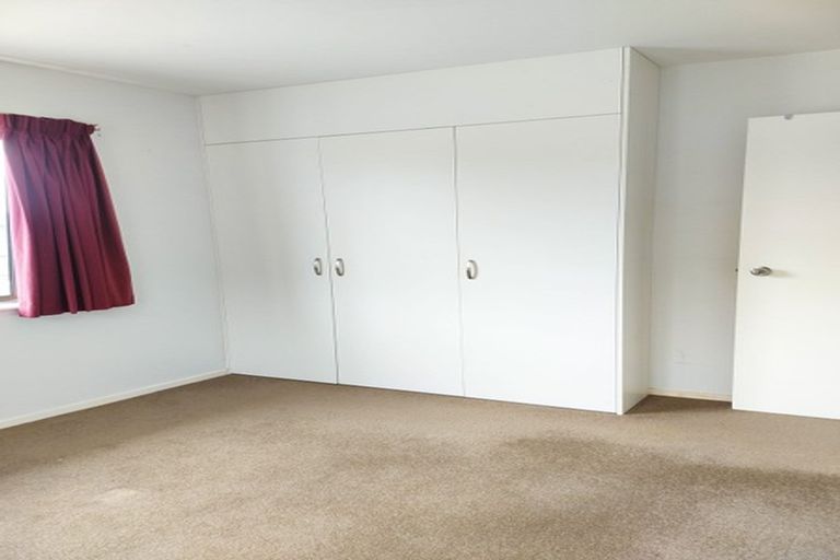 Photo of property in 9 Mcwhirters Farm Lane, Massey, Auckland, 0614