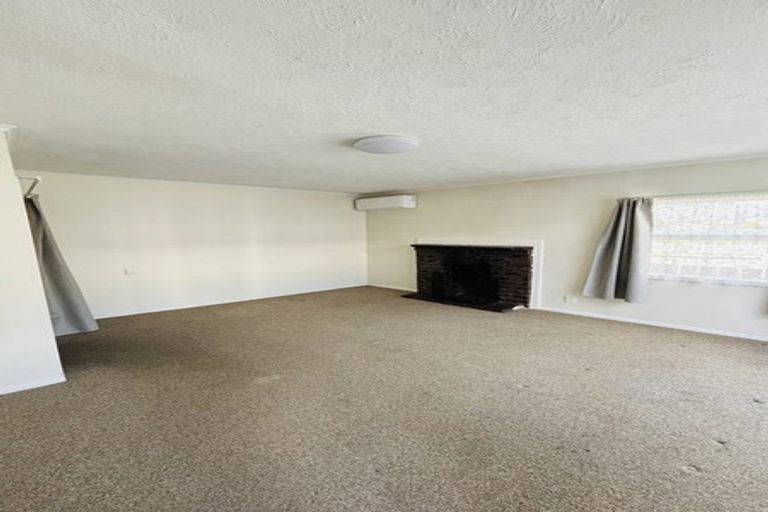 Photo of property in 4 Kaponga Crescent, New Lynn, Auckland, 0600