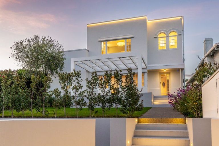 Photo of property in 9 Elizabeth Road, Bluff Hill, Napier, 4110