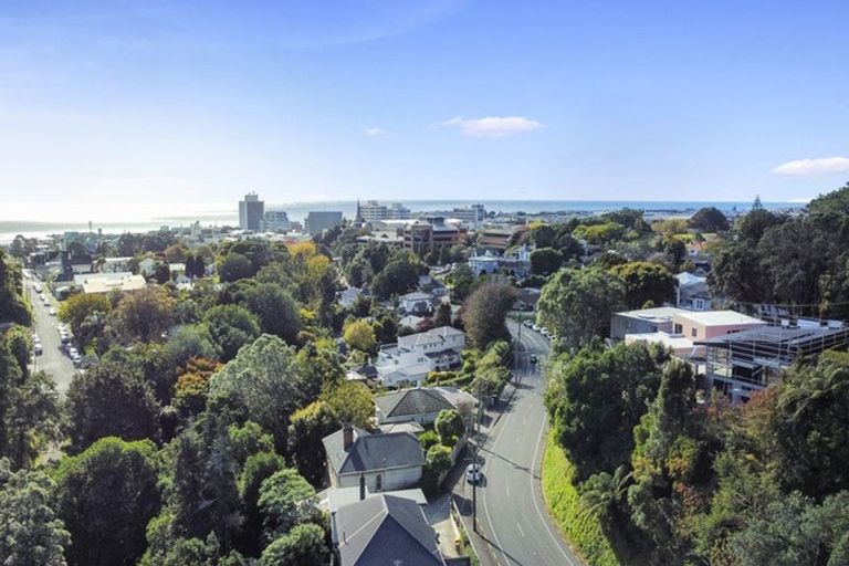 Photo of property in 44 Carrington Street, Lower Vogeltown, New Plymouth, 4310