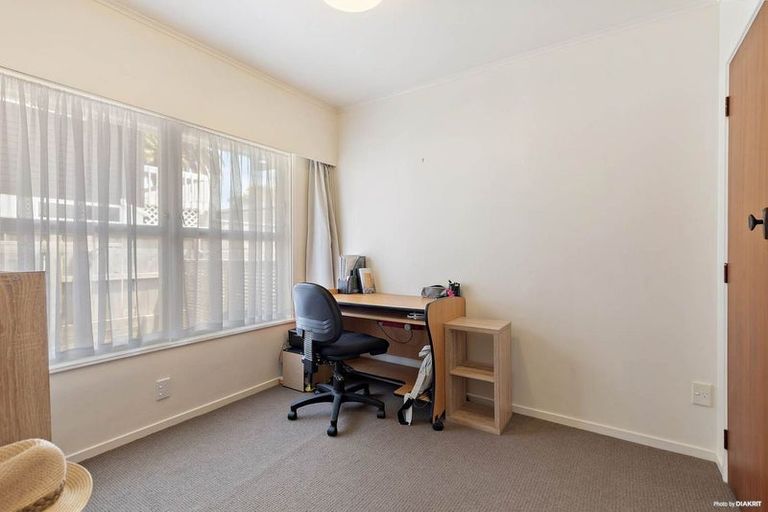 Photo of property in 1/84 Archers Road, Glenfield, Auckland, 0629