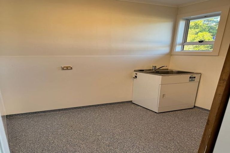 Photo of property in 9 Omega Street, Newlands, Wellington, 6037