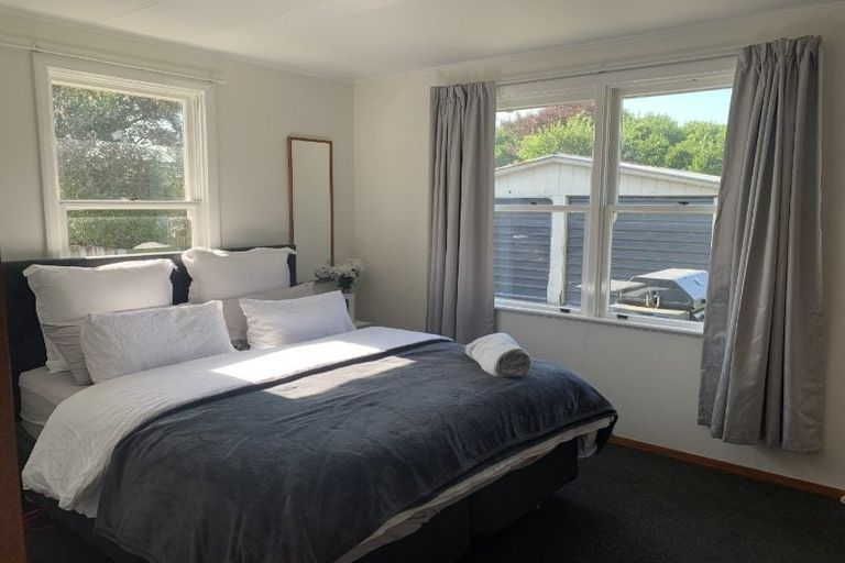 Photo of property in 21 Perrin Place, Kelvin Grove, Palmerston North, 4414