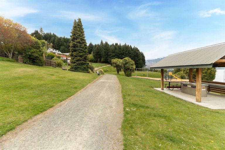 Photo of property in 18b Cameron Place, Fernhill, Queenstown, 9300
