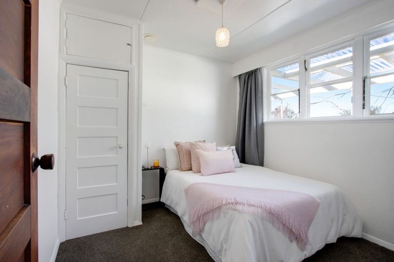 Photo of property in 11 Hammond Road, Taradale, Napier, 4112