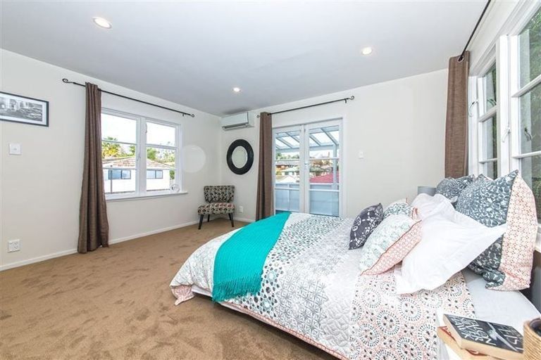 Photo of property in 53a Woodglen Road, Glen Eden, Auckland, 0602