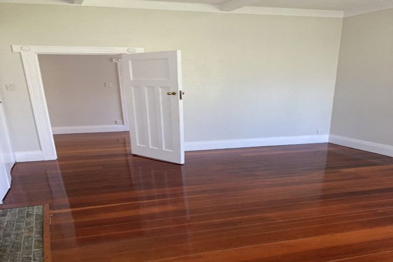 Photo of property in 1/46 Old Lake Road, Narrow Neck, Auckland, 0624