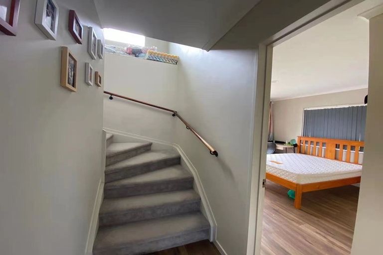 Photo of property in 5a Orchid Place, Te Atatu South, Auckland, 0610