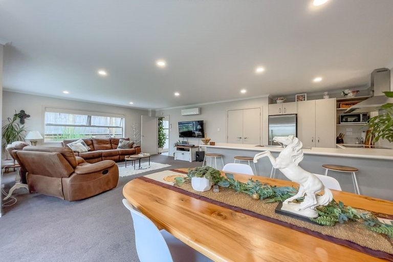 Photo of property in 50u2 Banbury Crescent, Fairfield, Hamilton, 3214