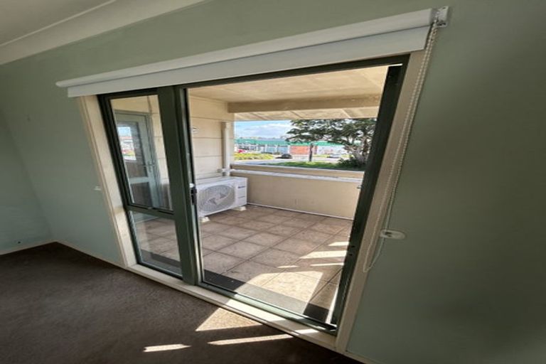 Photo of property in 1/80 Gunner Drive, Te Atatu Peninsula, Auckland, 0610