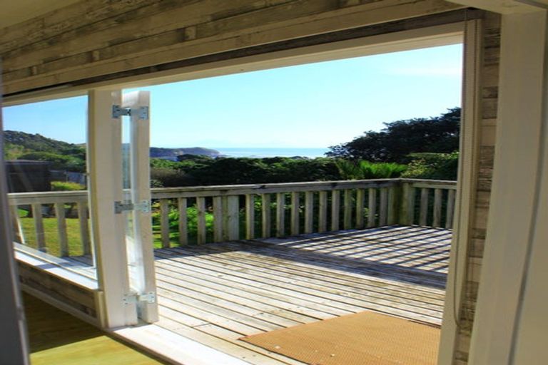 Photo of property in 12 Takarei Terrace, Mokau, 4376