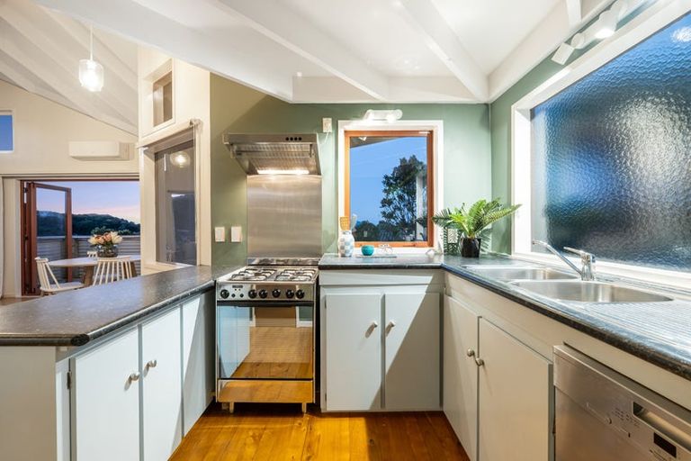 Photo of property in 11 Puketai Place, Pukerua Bay, 5026