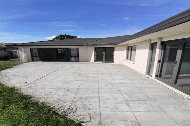 Photo of property in 22 Maghera Drive, East Tamaki Heights, Auckland, 2016