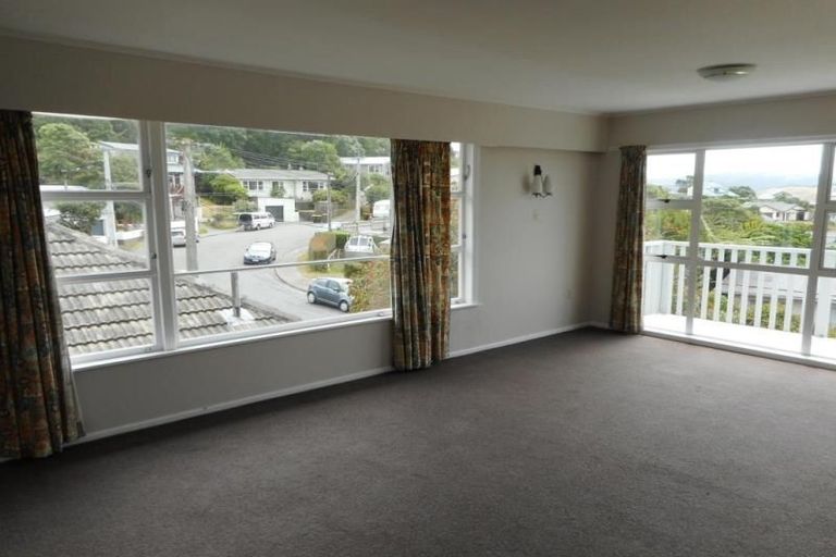 Photo of property in 21 Kahikatea Grove, Paparangi, Wellington, 6037