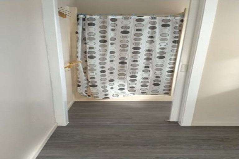 Photo of property in 66 Golf Road, New Lynn, Auckland, 0600