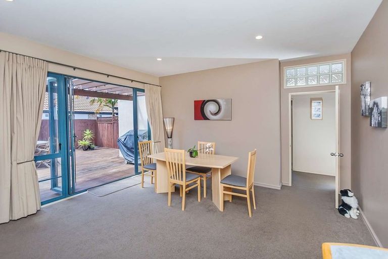 Photo of property in 9 Fearnley Grove, Albany, Auckland, 0632
