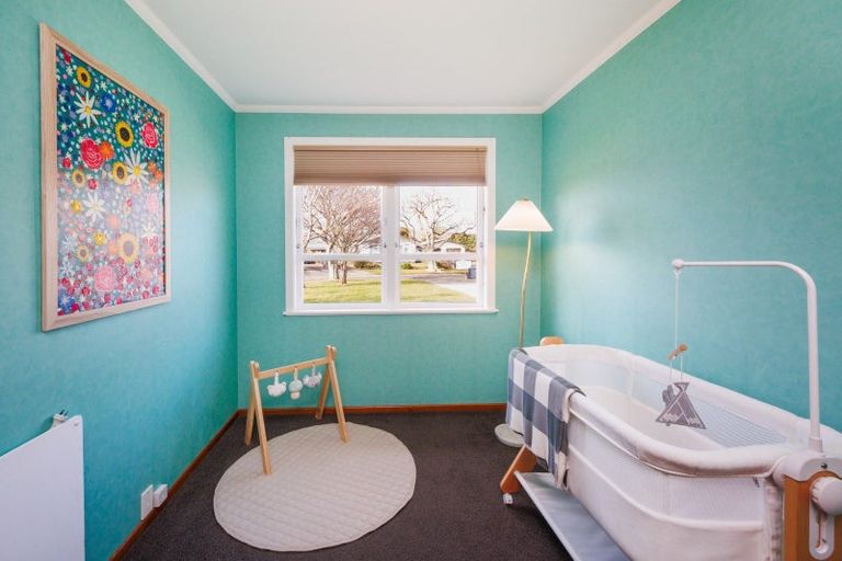 Photo of property in 2 Oban Place, Awapuni, Palmerston North, 4412