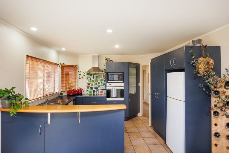 Photo of property in 19 Rothesay Place, Highbury, Palmerston North, 4412