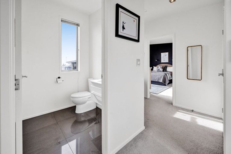 Photo of property in 2/5 Beach Street, Fitzroy, New Plymouth, 4312