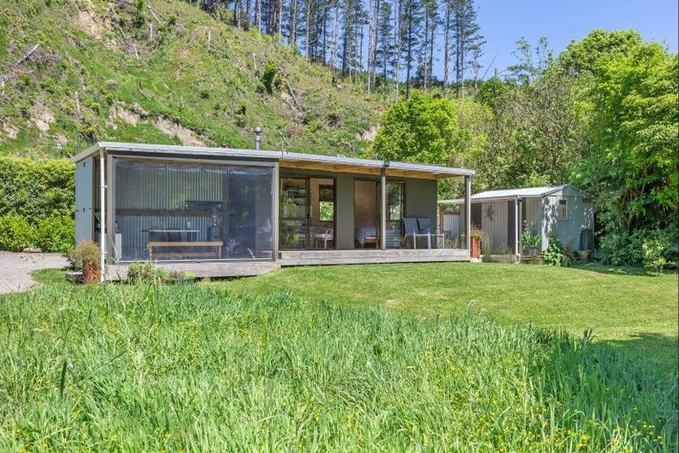 Photo of property in 803 Gladstone Road, Levin, 5571