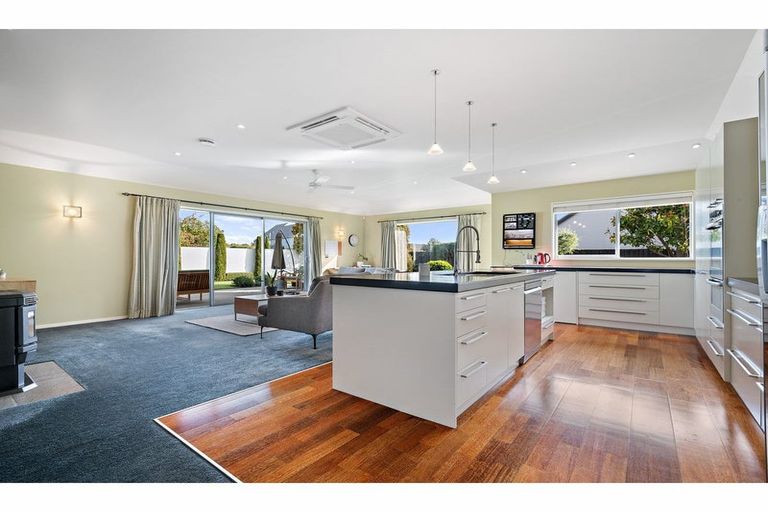 Photo of property in 12 Springwater Avenue, Northwood, Christchurch, 8051