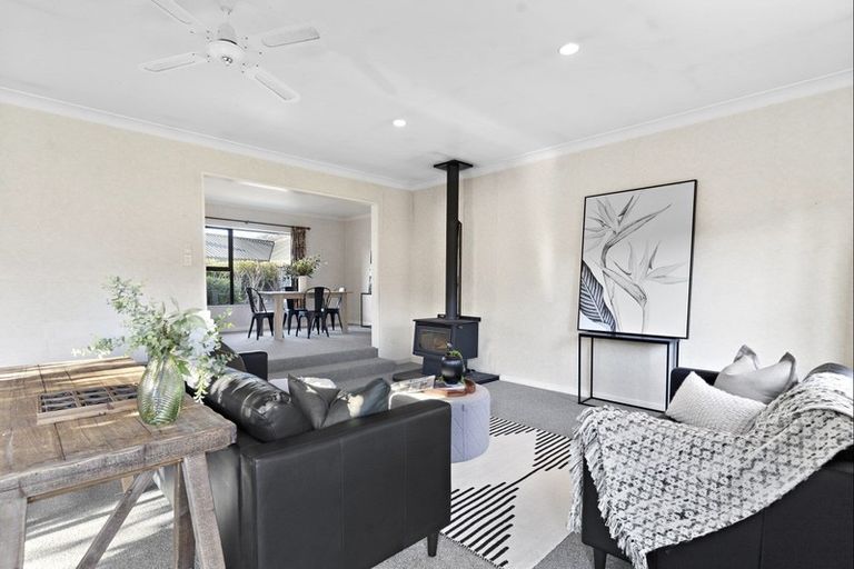 Photo of property in 7 Oak View Place, Greytown, 5712