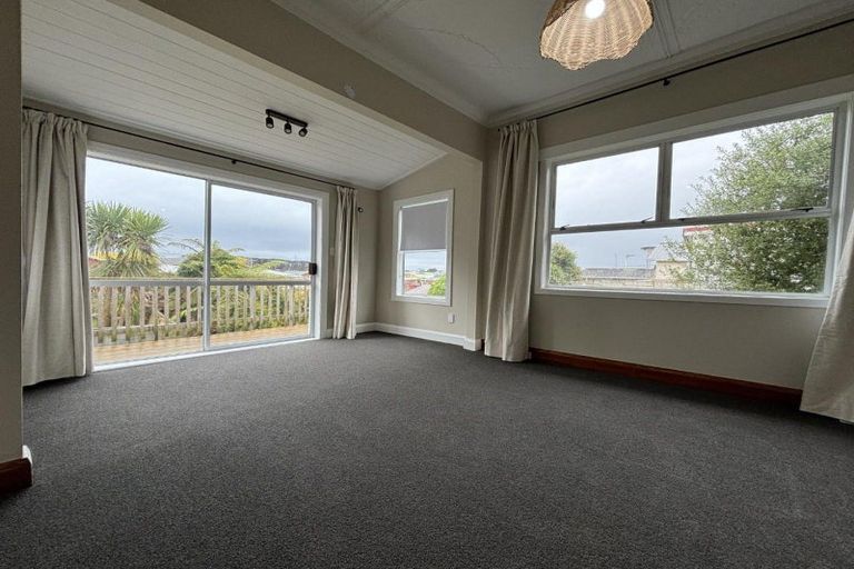 Photo of property in 65 Pendarves Street, New Plymouth, 4310