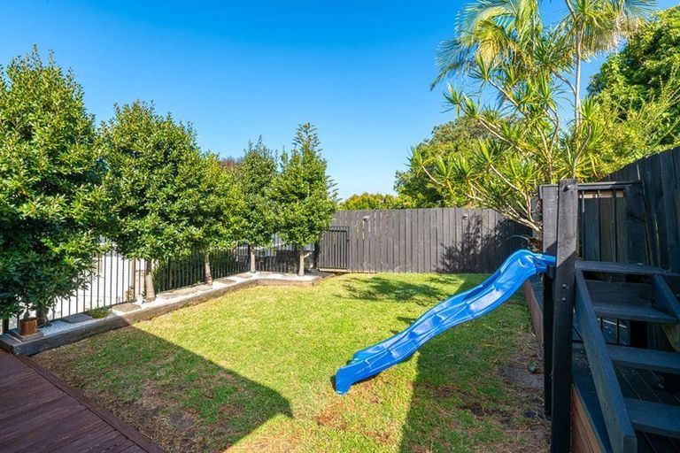Photo of property in 1/14 Roband Avenue, Glenfield, Auckland, 0629