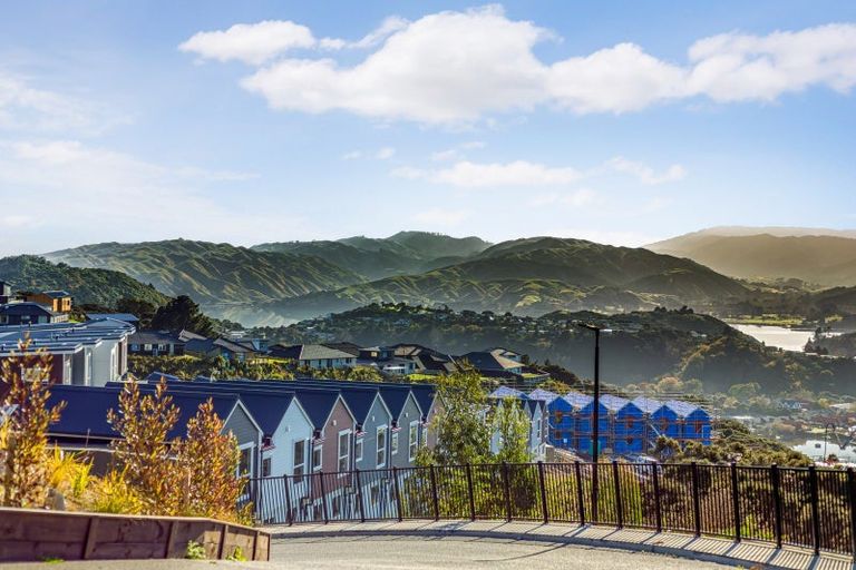 Photo of property in 49 Cleat Street, Whitby, Porirua, 5024