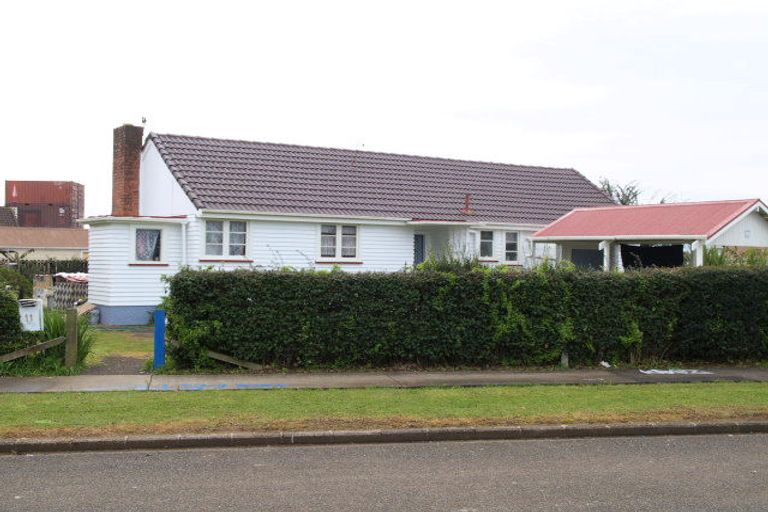 Photo of property in 11 Ewart Road, Mangere East, Auckland, 2024